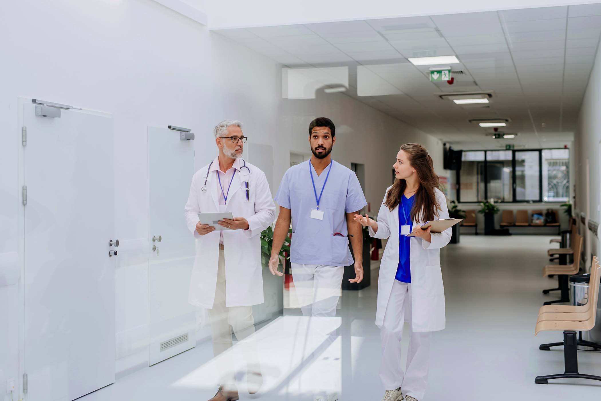 /assets/images/doctors_meeting_at_hospital_corridor